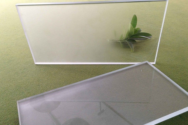Anti-Skidding Clear Colored Etched Wine Glasses For Home Furniture/Building/Office Decoration