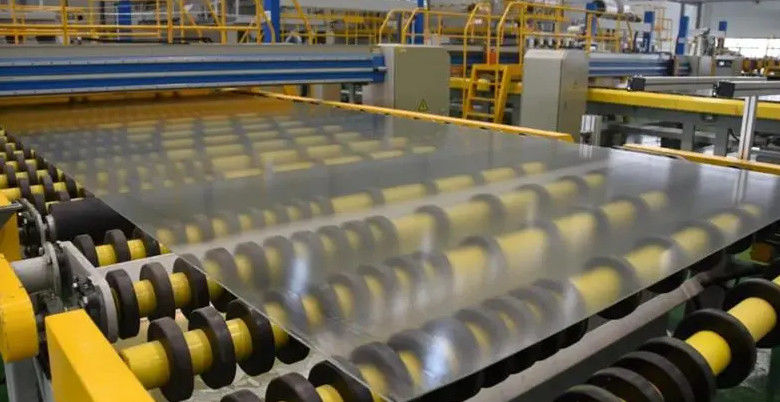 Building Decoration Low Iron Photovoltaic Panel Glass Haze ≤1.5% Thermal Stability ≥Grade 4