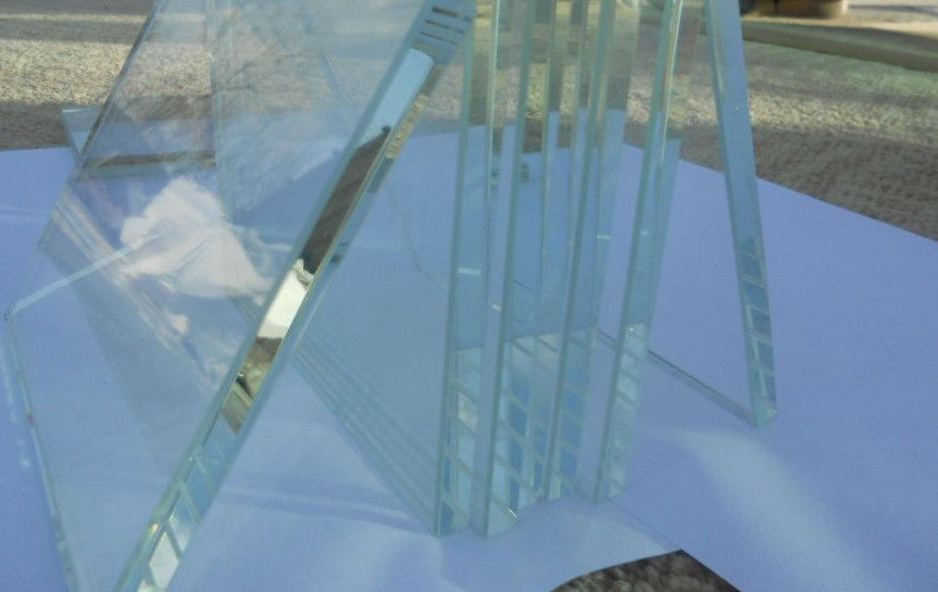 Ultra Clear Float Glass for Building Heat Resistance ≤0.3mm/m°C and Irregular Design